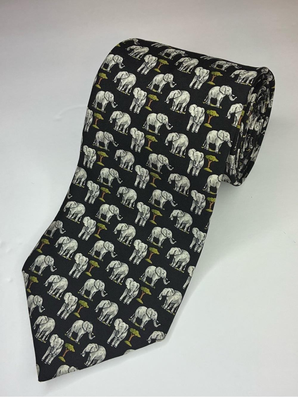 Brooks Basics 100% Silk Tie Elephant Animal Novelty Print Black Nice condition.
